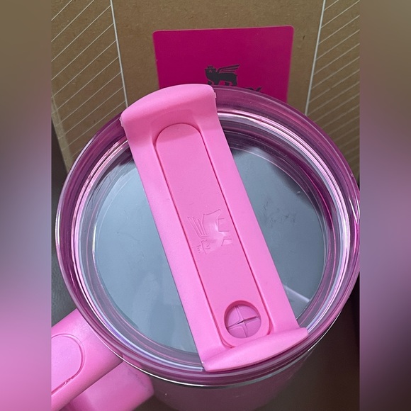 Stanley Quencher H2.0 FlowState 40 oz Tumbler Pink STARBUCKS- Smudges to Lid NEW - Picture 3 of 12